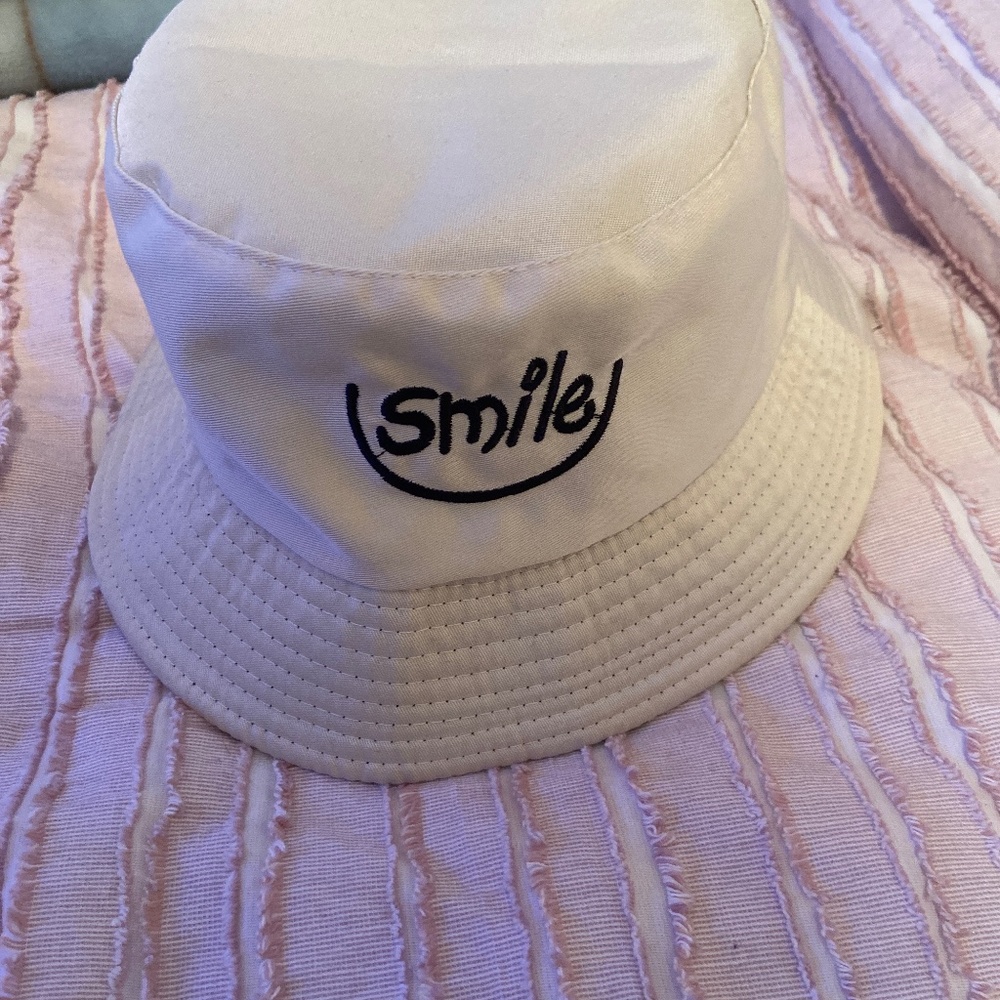 Bucket hat